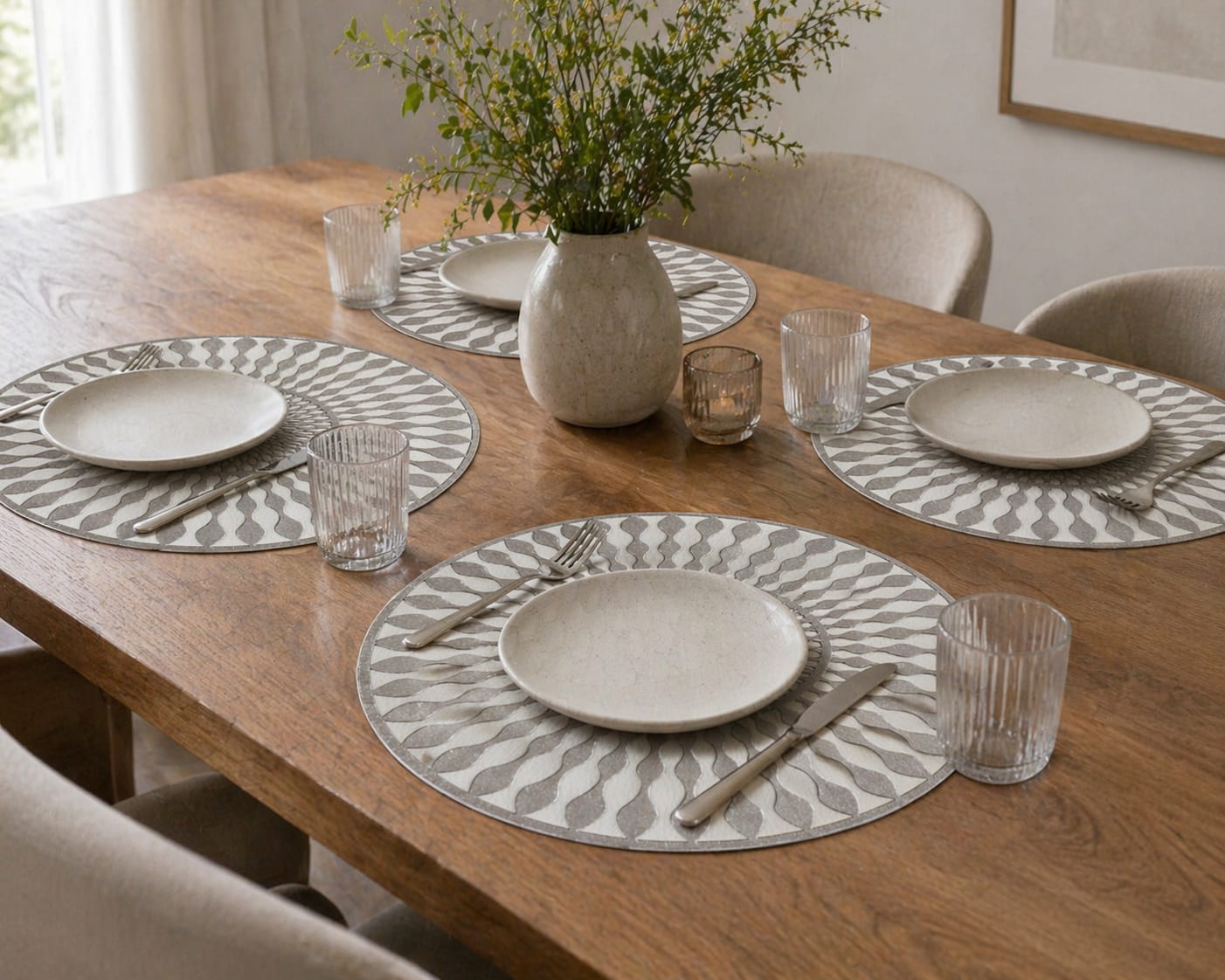 Round Placemats - Elegant Non-Slip Table Mat (Set of 4 Nos)-Silver
